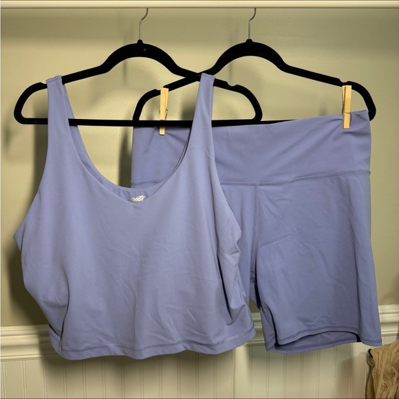 Selling as a set. Only worn like twice.
Avia work out set - Picture 1 of 5